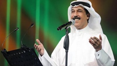 فيديو| سقوط عبد الله الرويشد على المسرح.. وهكذا علق نجوم الفن