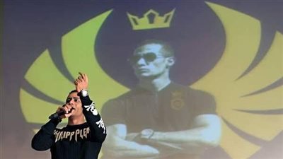 صور| حفل محمد رمضان .. «قلع وطلع على المسرح بالبورش»