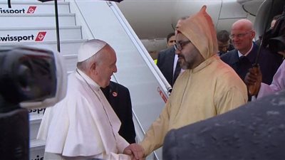 «بابا الفاتيكان في المغرب» استقبال من الملك وتصدي لهجوم مجهول