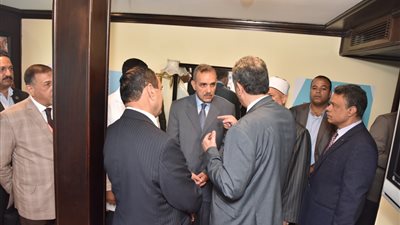 محافظ أسيوط يتفقد مستشفى الخير العائم