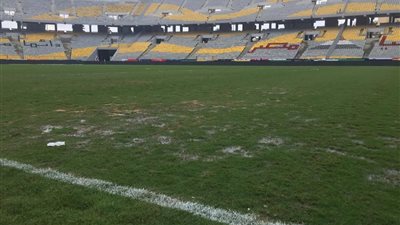 لاعبو الزمالك يشتكون من أرضية ملعب استاد برج العرب  