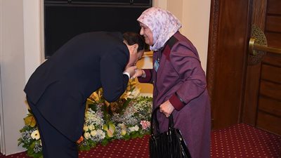 احتفالية تكريم المرأة المصرية| مايا مرسي لـ الرئيس السيسي: جبرت نفوسا كسرت