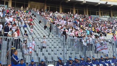فيديو| جماهير الزمالك تهتف للاعبين قبل مباراة القمة 117