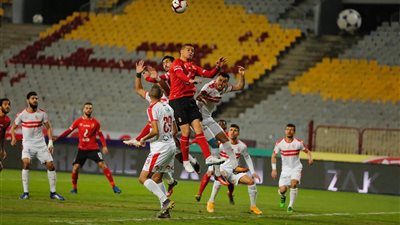 فيديو| سقوط الأمطار بغزارة يهدد مباراة الزمالك والأهلي بالإلغاء