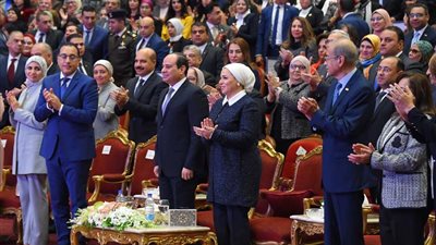 انتصار السيسي: سعيدة بحضوري احتفالية  تكريم المرأة المصرية