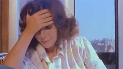 امرأة في مشهد| ايه الصريخ اللي في الشارع ده بيقولوا عبدالحليم حافظ مات