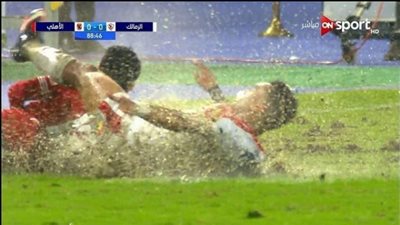 قصة صورة| عندما جمعت «قمة الطين»بين الأهلي والزمالك في الدوري