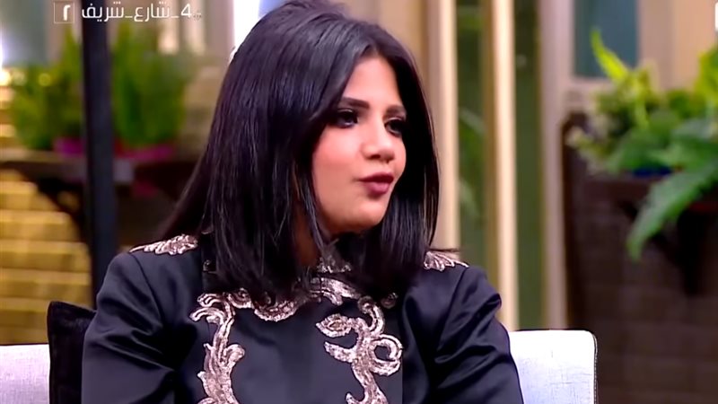 مصممة الأزياء في