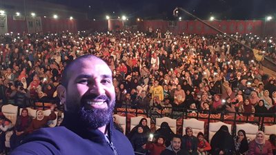 «حفل أحمد سعد في طنطا» غناء للأم بعد طلاق سمية الخشاب
