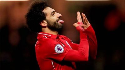 صورة| صلاح يحتفل بفوز ليفربول ضد توتنهام على شواطئ إنجلترا 