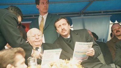 فيديو نادر| فضيحة أردوغان يستجدي أصوات العاهرات في الانتخابات التركية