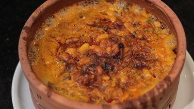 مدوريش على الغداء.. طريقة عمل طاجن دبابيس دجاج بالفاصوليا الرائعة