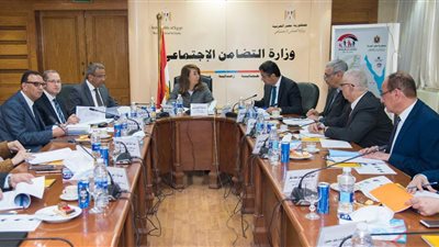 هؤلاء المستفيدون من صرف النفقة بالمحمول من بنك ناصر