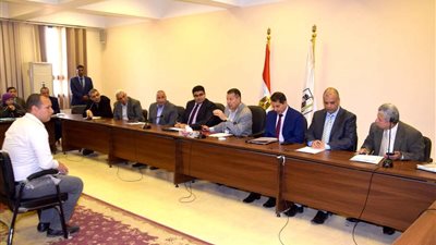 محافظ بني سويف يوجه بحلول عاجلة لمطالب وشكاوى المواطنين