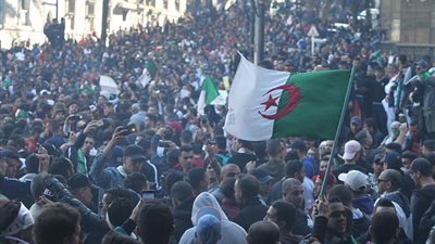 في الجمعة السابعة الجزائريون مستمرون في التظاهر