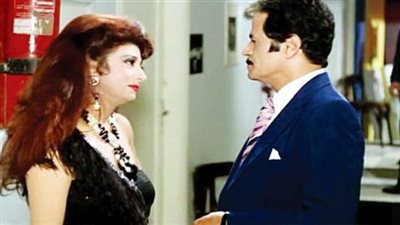 امرأة في مشهد| كل واحد بيرقص بطريقته أنا بهز وسطي وأنت بتلعب لسانك