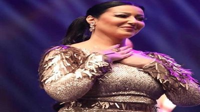 صور| سمية الخشاب بختم الرسول في السعودية تثير الجدل 