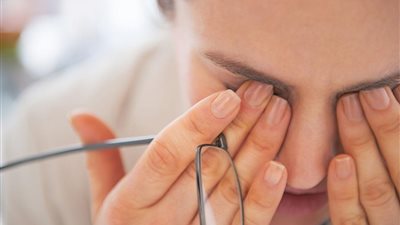 أسباب ضعف النظر .. حلها بقلم رصاص 