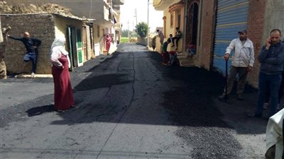صور| رئيس مركز دسوق يتابع أعمال الرصف بالقرى
