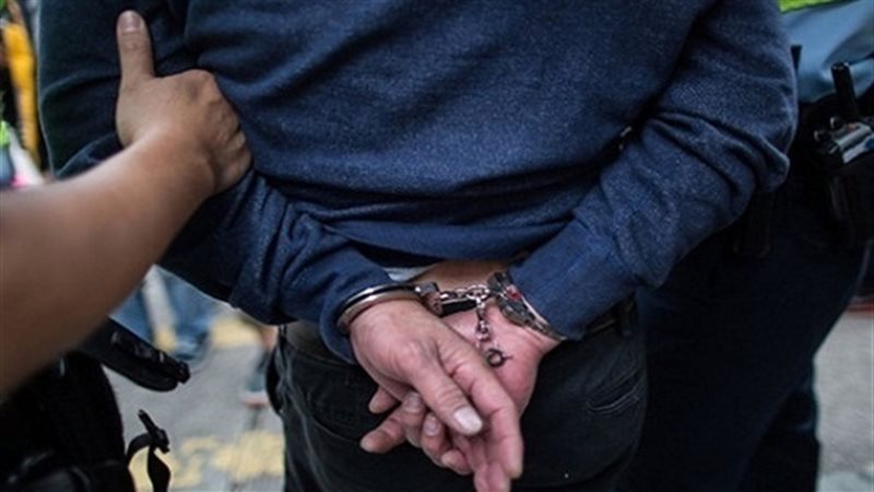 متهم بانتحال صفة
