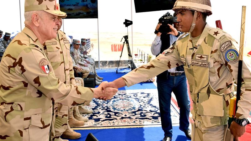 رئيس الأركان يشهد