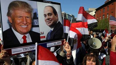 شاهد| «تحيا مصر وأمريكا» لافتات الجالية المصرية أمام البيت الأبيض