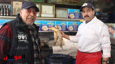 فيديو| «سلطان الفسيخ» 200 سنة خبرة.. وهؤلاء أشهر زبائنه 
