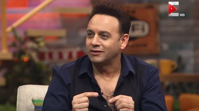 فيديو| مصطفى قمر في «أنا وبنتي» يكشف كواليس أغنية منايا