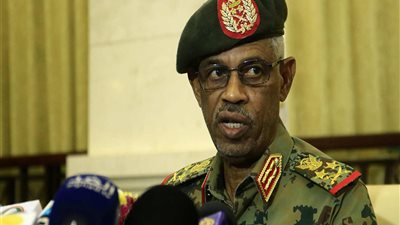 عاجل | رئيس المجلس العسكري الإنتقالي في السودان يترك منصبه 