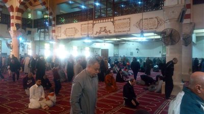 صور| توافد المصلين على مسجد الاتوبيس في البحيرة لاداء صلاة الجمعة 