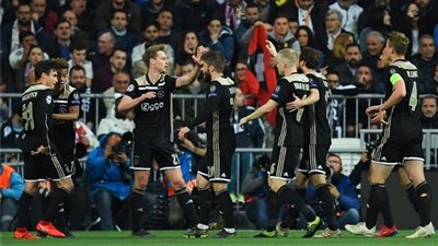 مسئوليين الدوري الهولندي يساعدون أياكس قبل موقعة دوري الأبطال