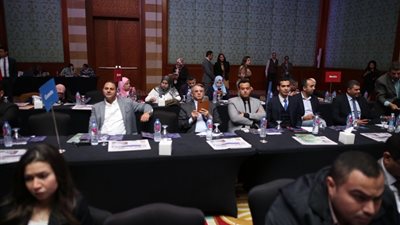 طلاب«جامعة مصر» يشاركون في قمة صوت مصر 2019