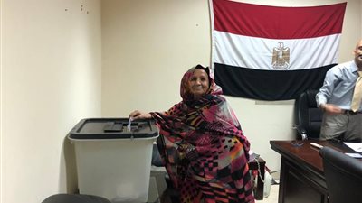 صور| المصريين في السودان أمام لجان الاستفتاء على التعديلات الدستورية 