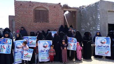 صور|سيدات حزب النور بالفيوم يتوافدن على لجان الاستفتاء 