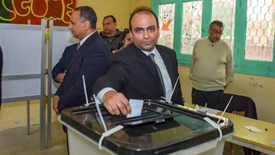 نائب محافظ الإسكندرية يدلى بصوته في الاستفتاء على التعديلات الدستورية