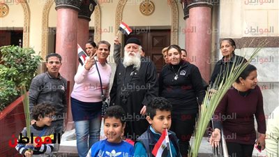 صور|أقباط بورسعيد يرفعون الأعلام للاستفتاء علي التعديلات الدستورية
