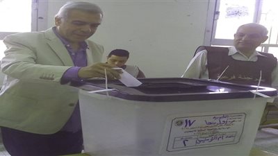«وكيل تعليم القليوبية» يدلي بصوته في التعديلات الدستورية بـ بنها