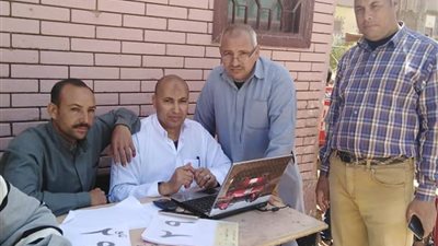 أهالي معصرة نعسان ببني سويف: نقف خلف القيادات وقدمنا  العديد من الشهداء 
