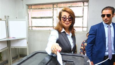 صور| وزيرة التضامن تُدلي بصوتها في التعديلات الدستورية 2019