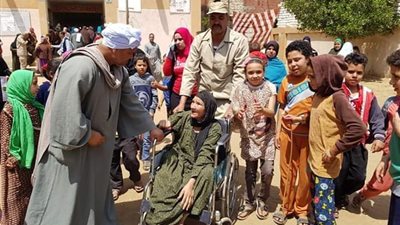 كبار السن وذوي الإعاقة ببني سويف يحرصون على التصويت في الاستفتاء