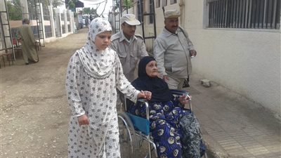 سيدة كفيفة تُدلى بصوتها في التعديلات الدستورية 2019 بني سويف 