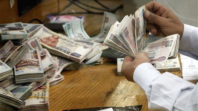 لكل العاملين بجهاز الدولة...غداً الاثنين صرف مرتبات أبريل 