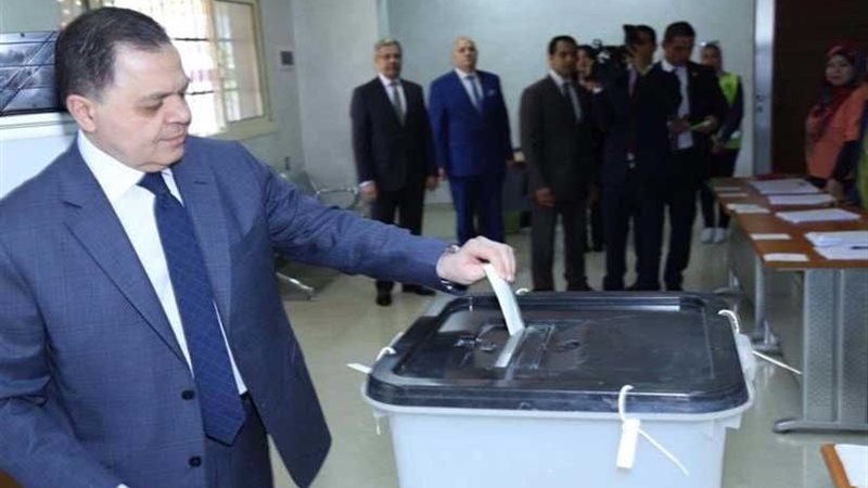 وزير الداخلية يدلي
