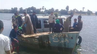 المراكب النيلية|وسيلة نقل اهالي الجزيرة المستجدة للاستفتاء فى سوهاج
