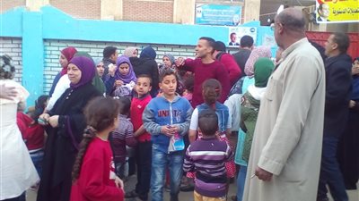 إستمرار توافد الناخبين بـ «صاالحجر» قبل ساعات من غلق اللجان
