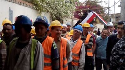 طابور من أصحاب السترات الصفراء أمام لجان الاستفتاء بمصر الجديدة