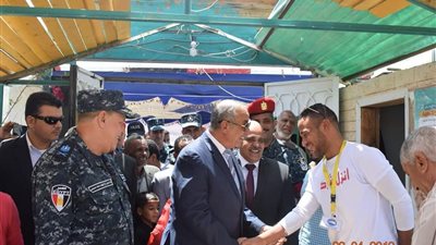 محافظ البحر الأحمر والنائب ابو خليل يتفقدان اللجان الانتخابية بسفاجا