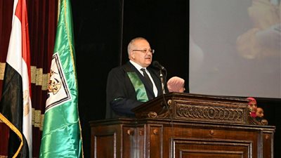 رئيس جامعة القاهرة: نقوم بمشروعات كبيرة لتحويل الجامعة إلى الإدارة الرقمية