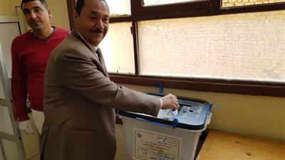 النائب بدوى النويشى يدلى بصوته فى الإستفتاء على تعديلات الدستور