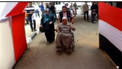 فيديو| إقبال مكثف من كبار السن على لجان الاستفتاء بمصر القديمة